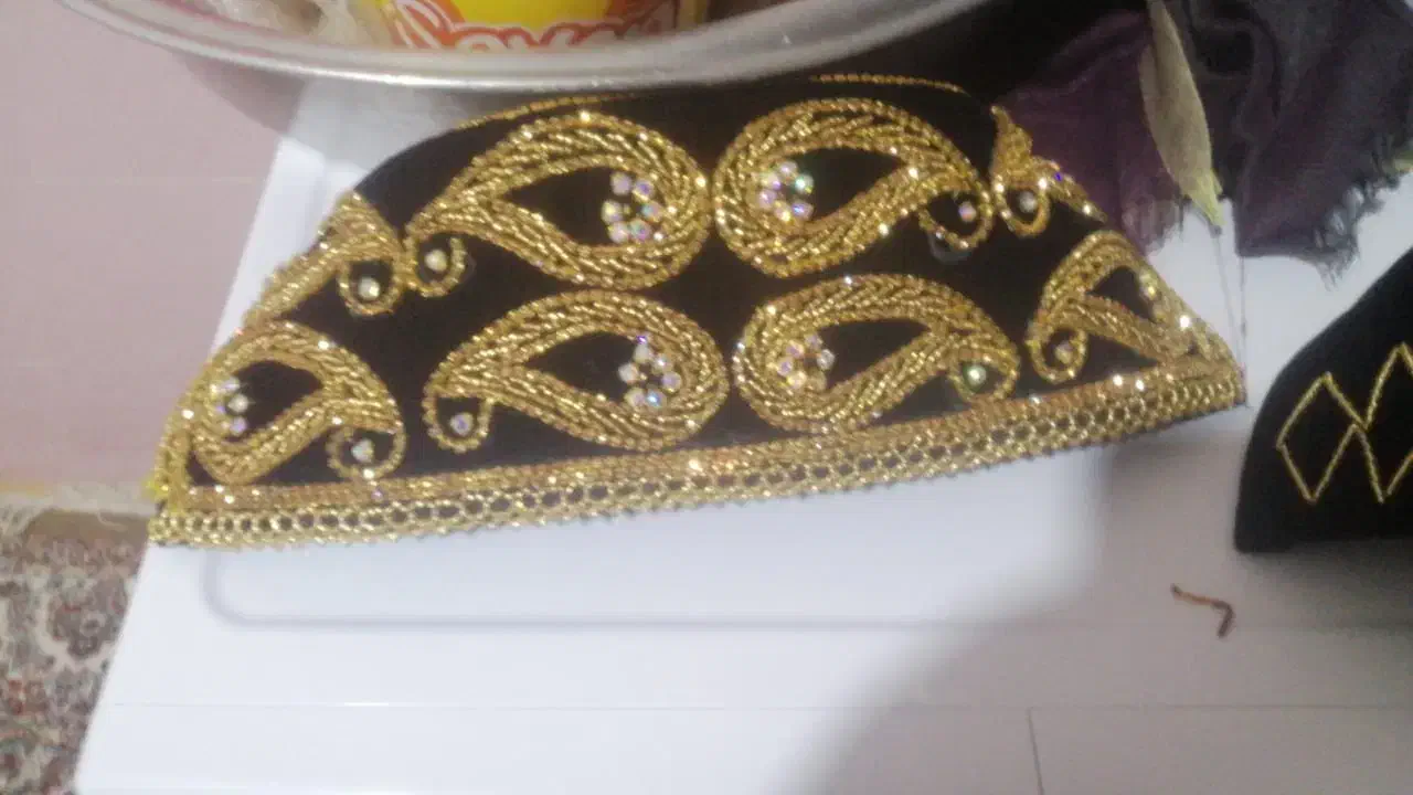 کلاه لچک|لباس|یاسوج, |دیوار