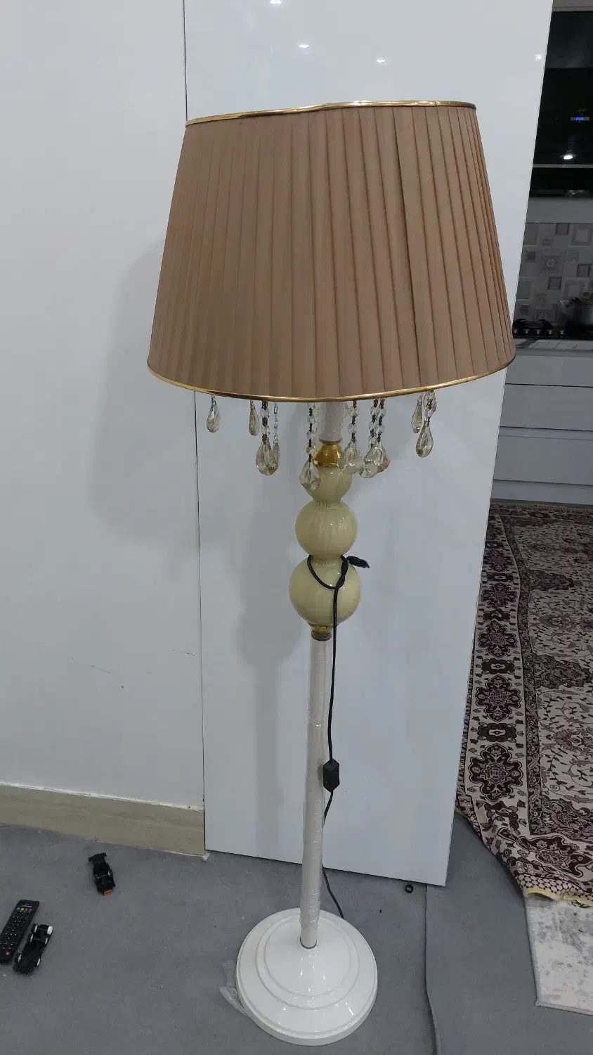 اباژور ایستاده نو سالم|چراغ خواب و آباژور|قرق, |دیوار