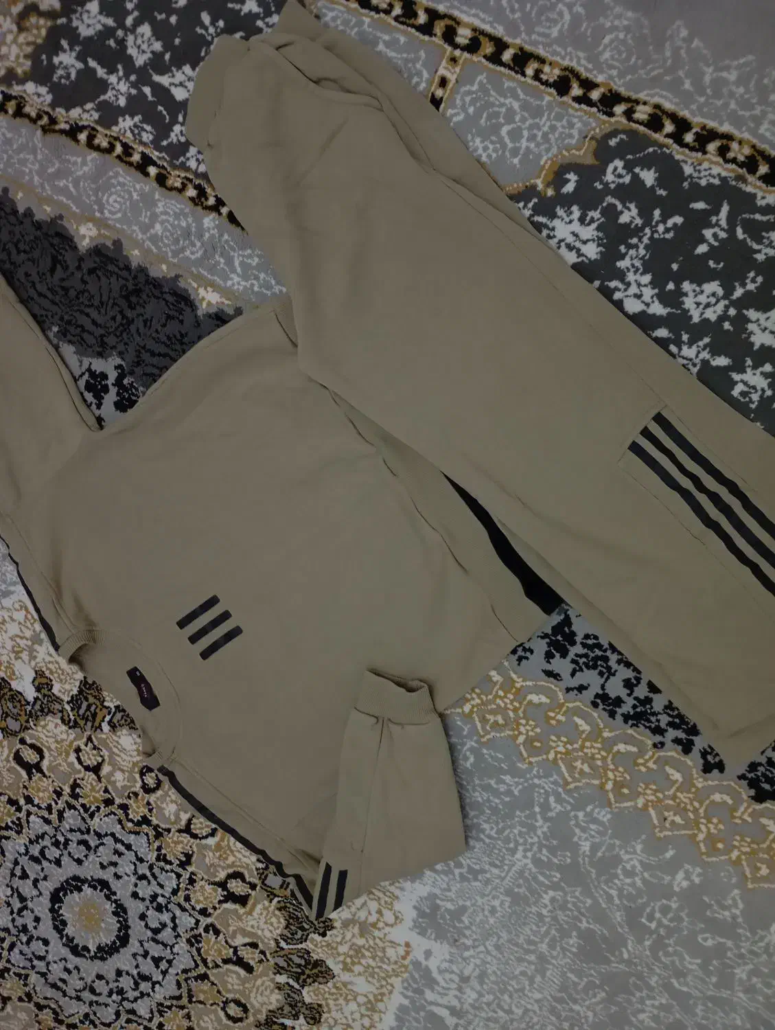 خودی و شلوار|لباس|رودهن, |دیوار