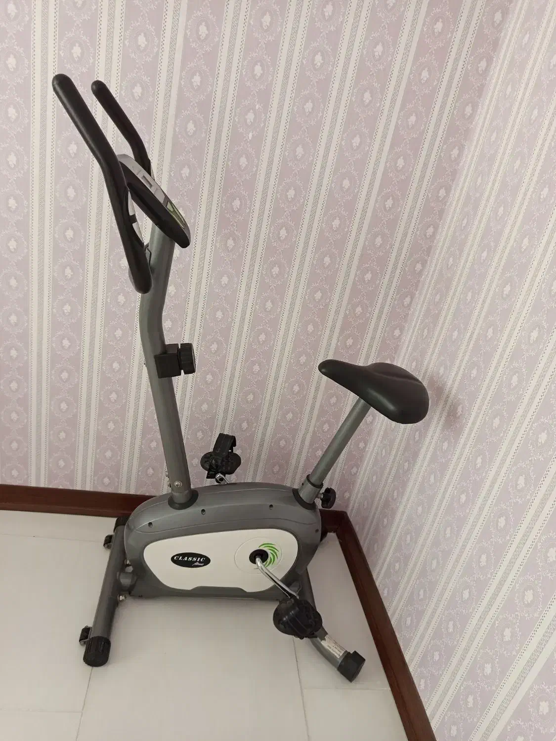 دوچرخه ثابت در حد نوی نوی نو|تجهیزات ورزشی|پرند, فاز ۶|دیوار