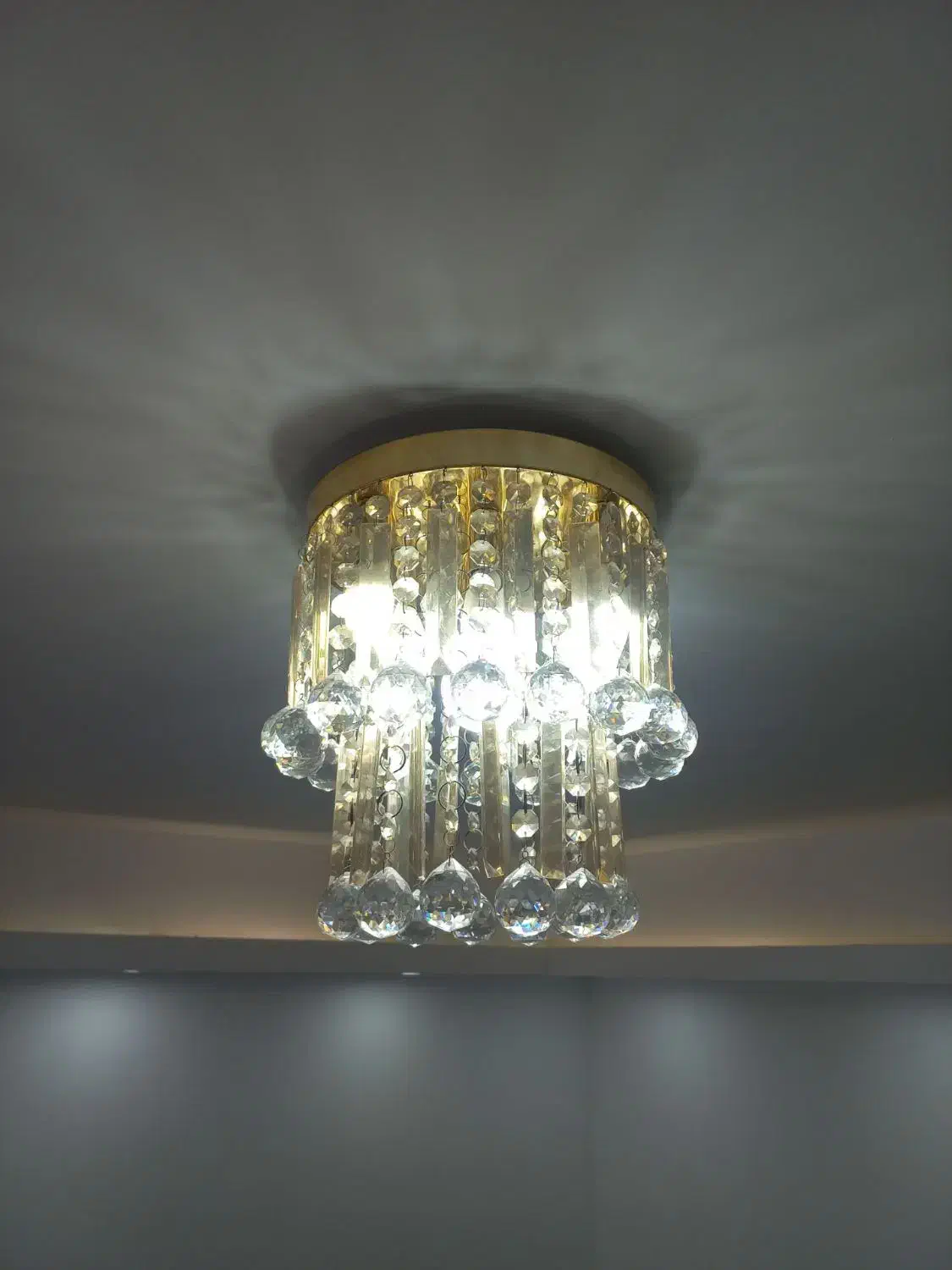 لوستر گرد سقفی|لوستر و چراغ آویز|مشکین‌دشت, |دیوار