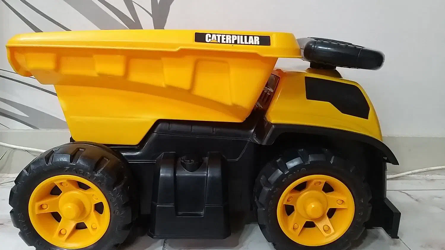 کامیون اسباب بازی طرح کاترپیلار تحمل وزن۲۰۰کیلو|اسباب‌‌بازی|نظرآباد, رسالت|دیوار