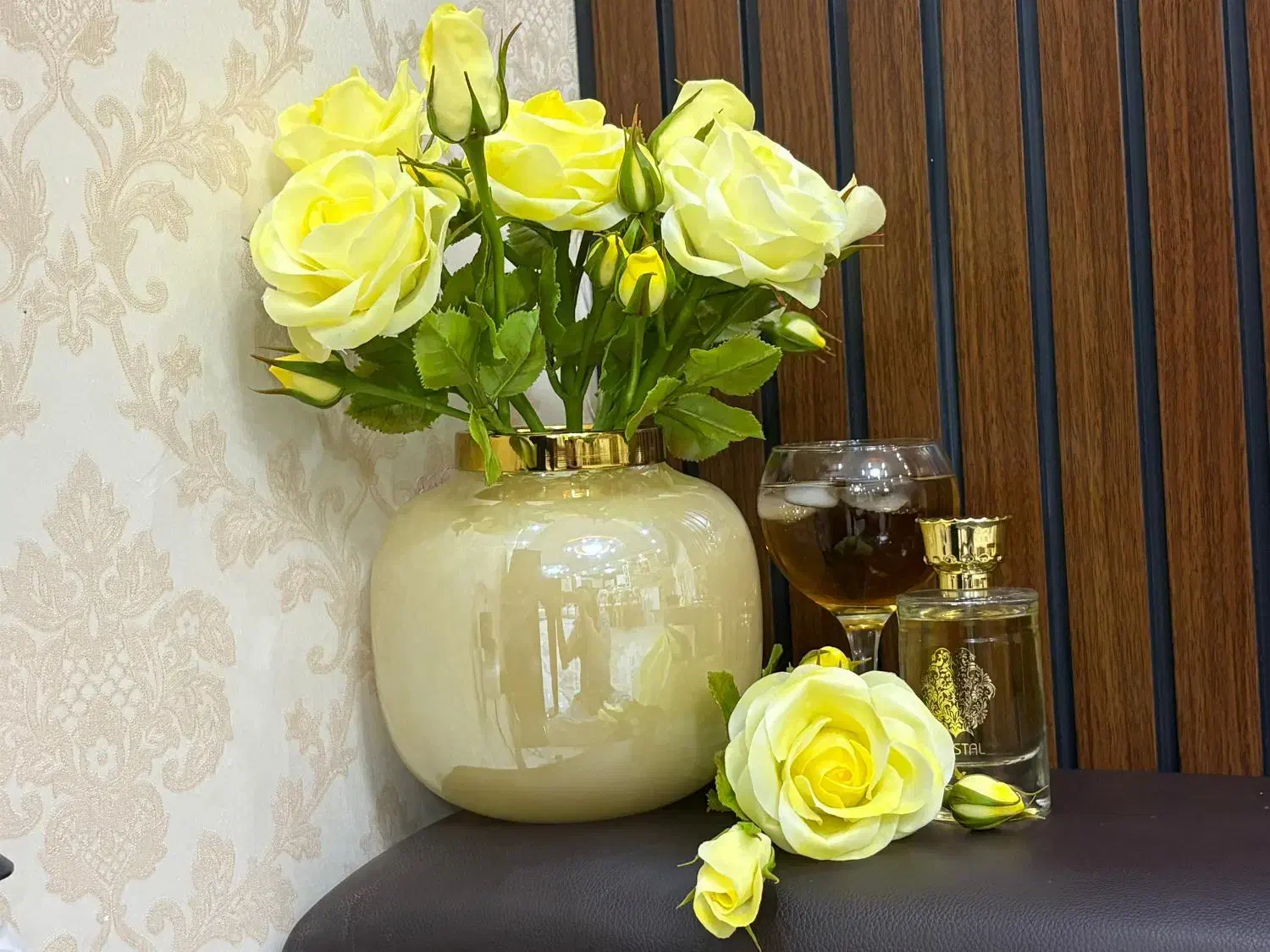 گلدان گل|گل مصنوعی|صدرا-فارس, فاز ۱|دیوار