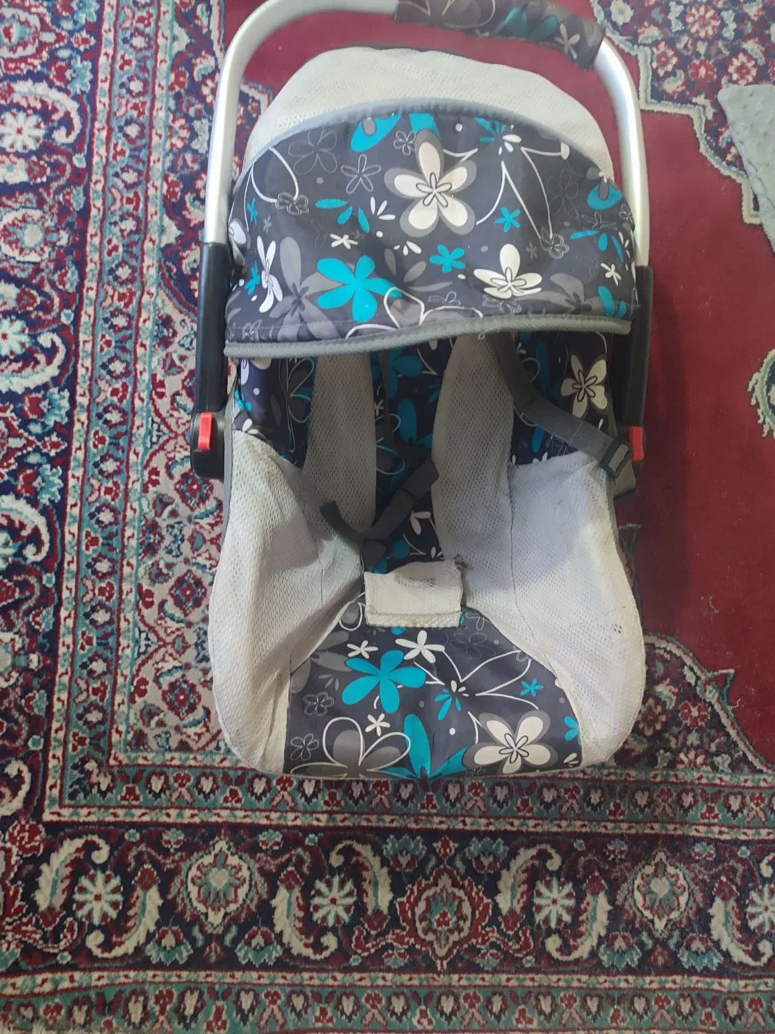 کریر|اسباب و اثاث بچه|شیراز, بالا کفت|دیوار