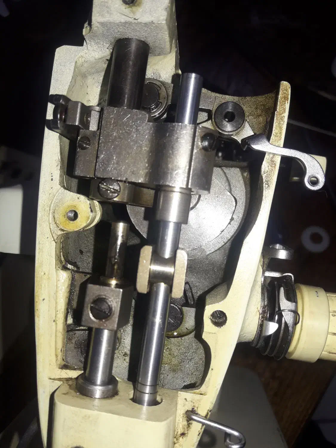 تعمیر تعمیرات چرخ خیاطی در تعمیرگاه منزل محل کار|خدمات پیشه و مهارت|تهران, بهار|دیوار