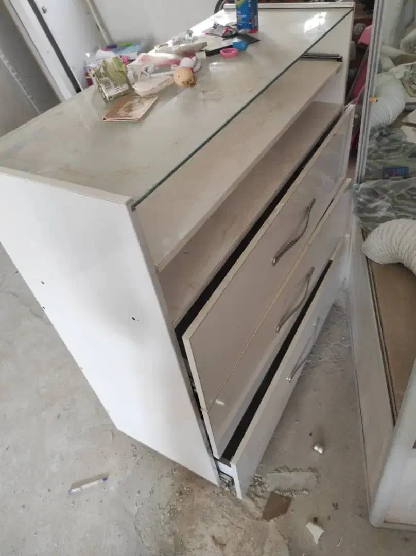 میز پیشخوان ام دی اف ۲ عدد و چندتا مانکن|فروشگاه و مغازه|میاندوآب, |دیوار