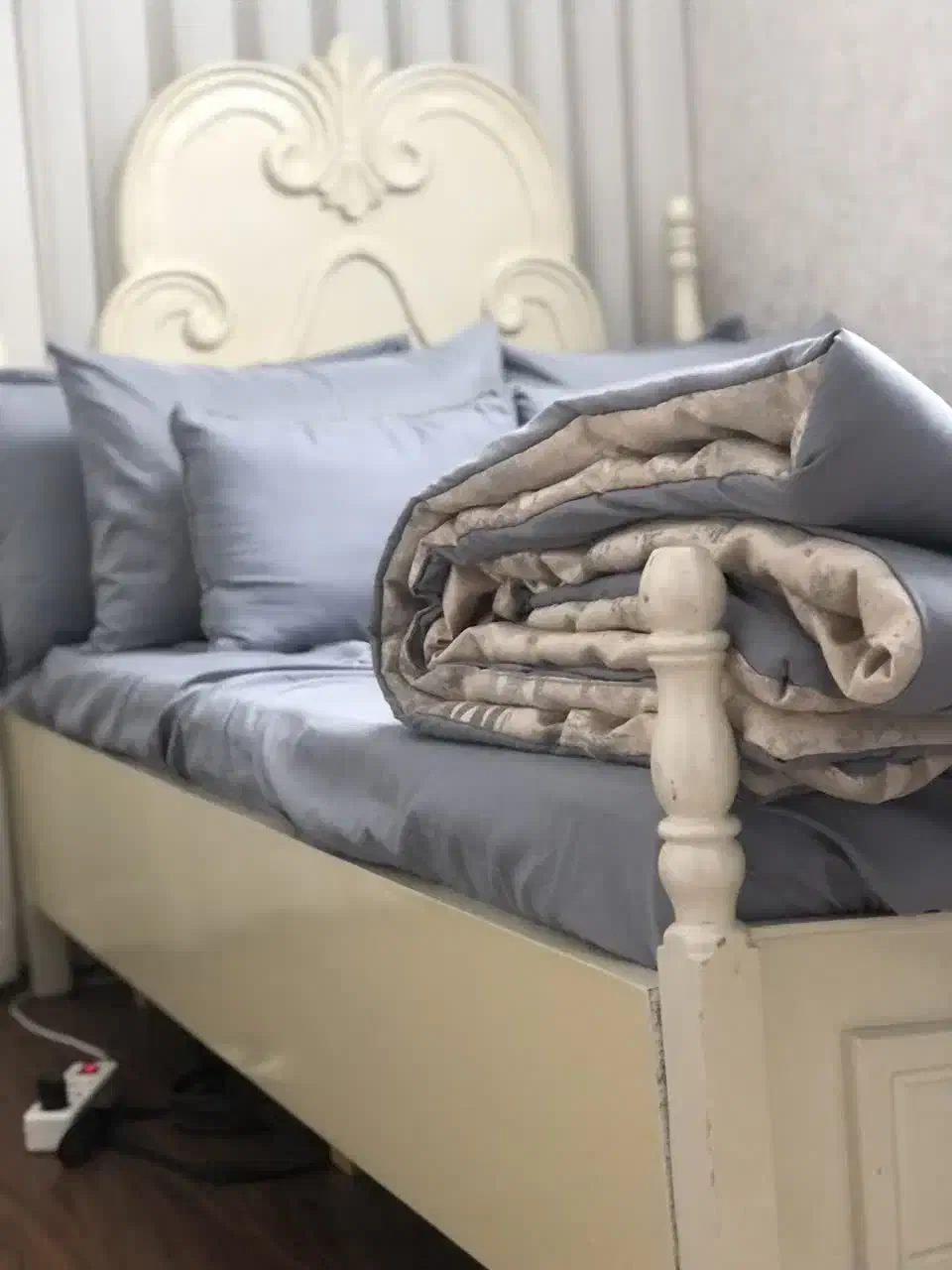 (فوری)تخت یکو نیم نفره چوب با تشک|تخت و سرویس خواب|مشهد, امیریه|دیوار