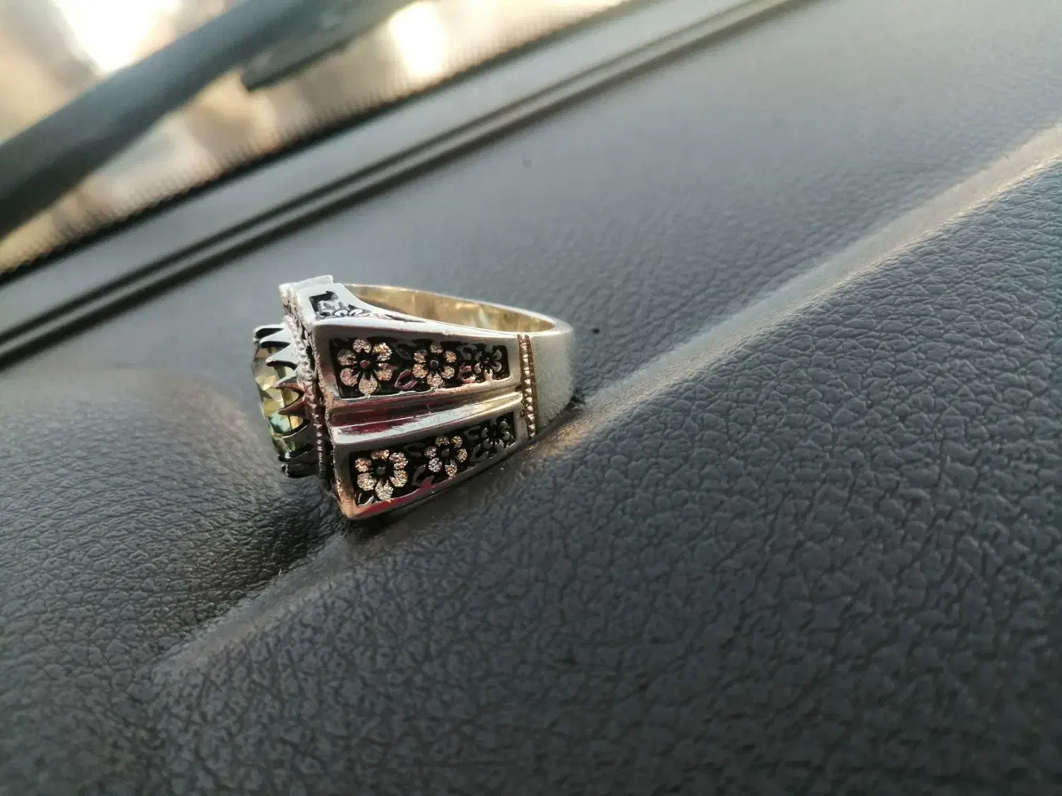 تعدادی انگشتر. تسبیح ونگین معدنی|جواهرات|نهاوند, |دیوار