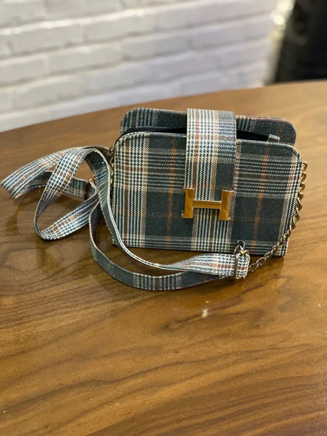 ست و کتانی|کیف، کفش، کمربند|اصفهان, نقش جهان|دیوار