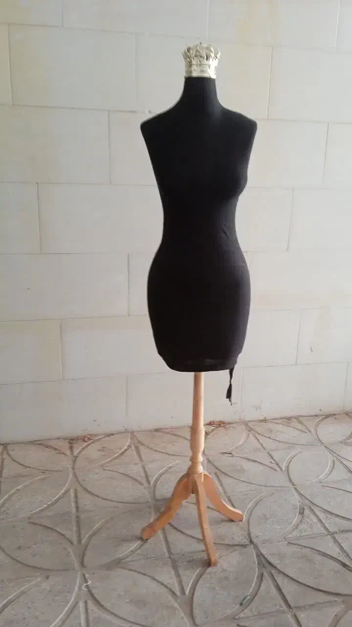 واگذاری دکور و اجناس مغازه مانتو فروشی|فروشگاه و مغازه|یزد, |دیوار