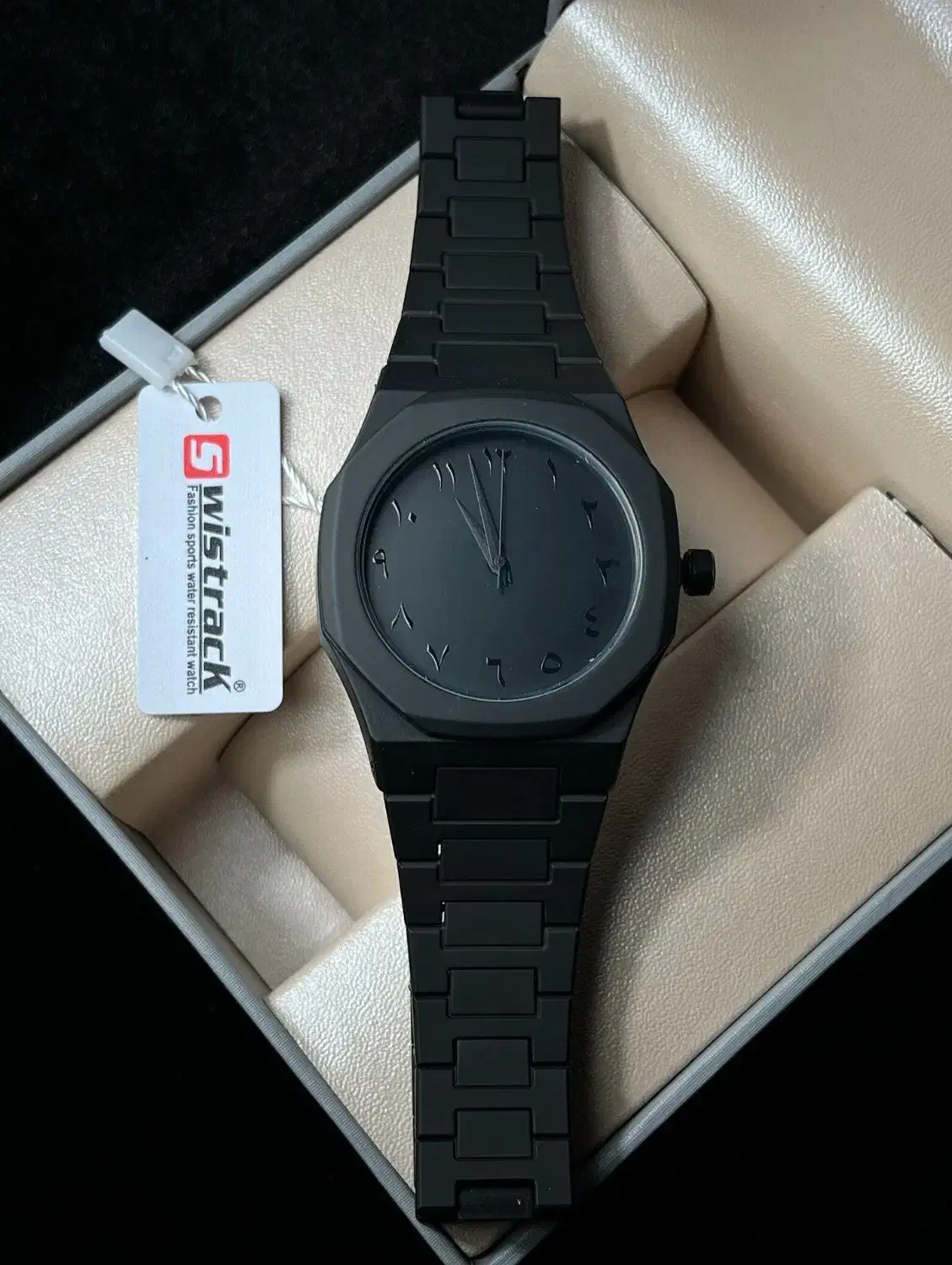 ساعت مچی مشکی پایین ترین قیمت همراه جعبه|لوازم جانبی موبایل و تبلت|قم, میدان نو|دیوار