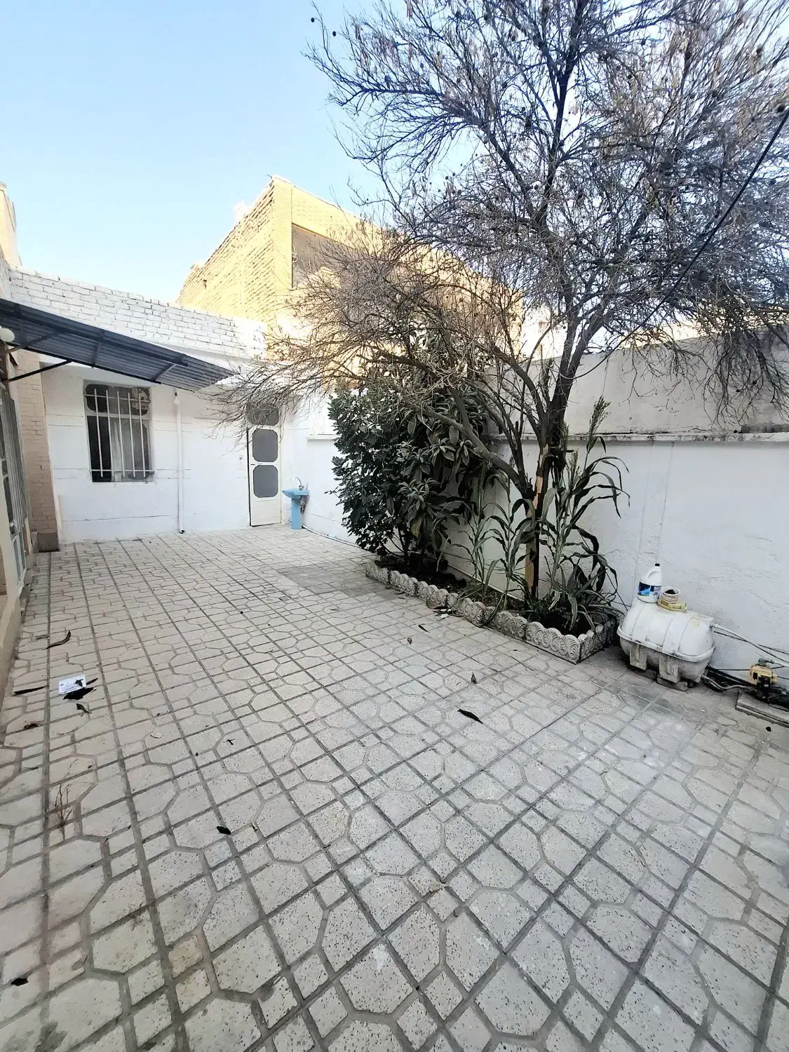 ویلایی درب‌ حیاط ۲ خواب ۱۵۰ متری عادل آباد تخلیه|اجارهٔ خانه و ویلا|شیراز, عادل آباد|دیوار