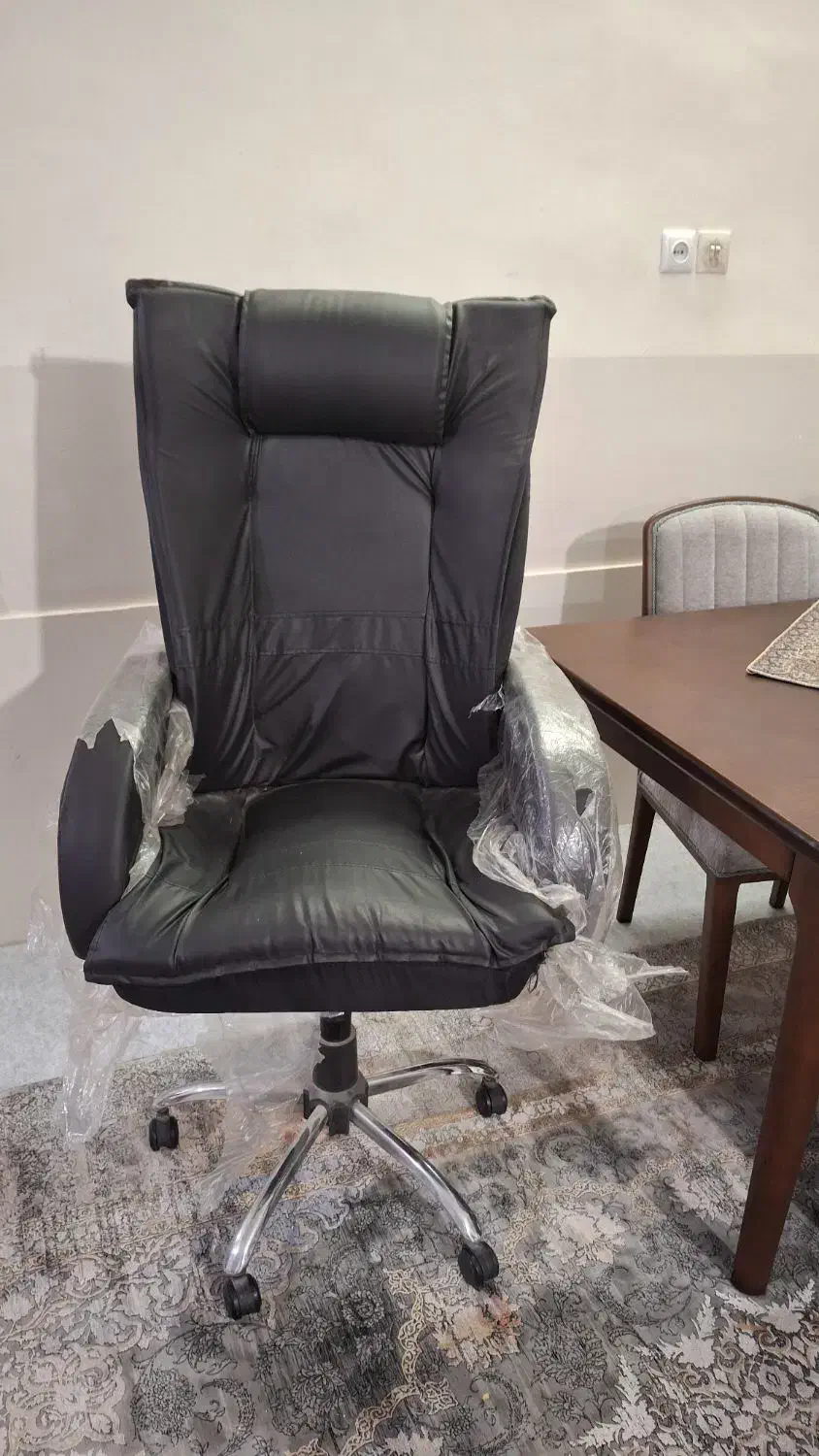 صندلی مدیریتی درحد نو|مبلمان اداری|قم, شهرک امام حسن|دیوار