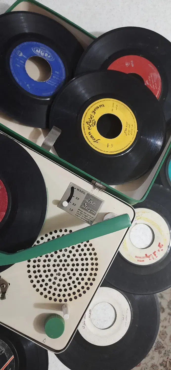 گرامافون برقی باتری ناسیونان اصل ژاپن سالم|کلکسیون اشیاء عتیقه|شهریار, شهریار|دیوار