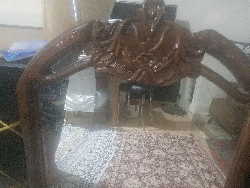 آینه روی میز آرایش با قاب چوبی کاملاً مرغوب|آینه|شهریار, شهرک وائین|دیوار