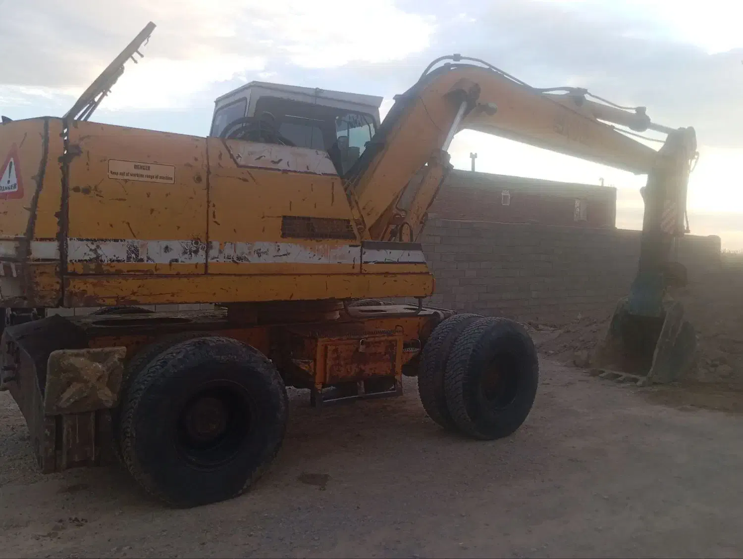 بیل لاستیکی 912|خودرو سنگین|تبریز, |دیوار