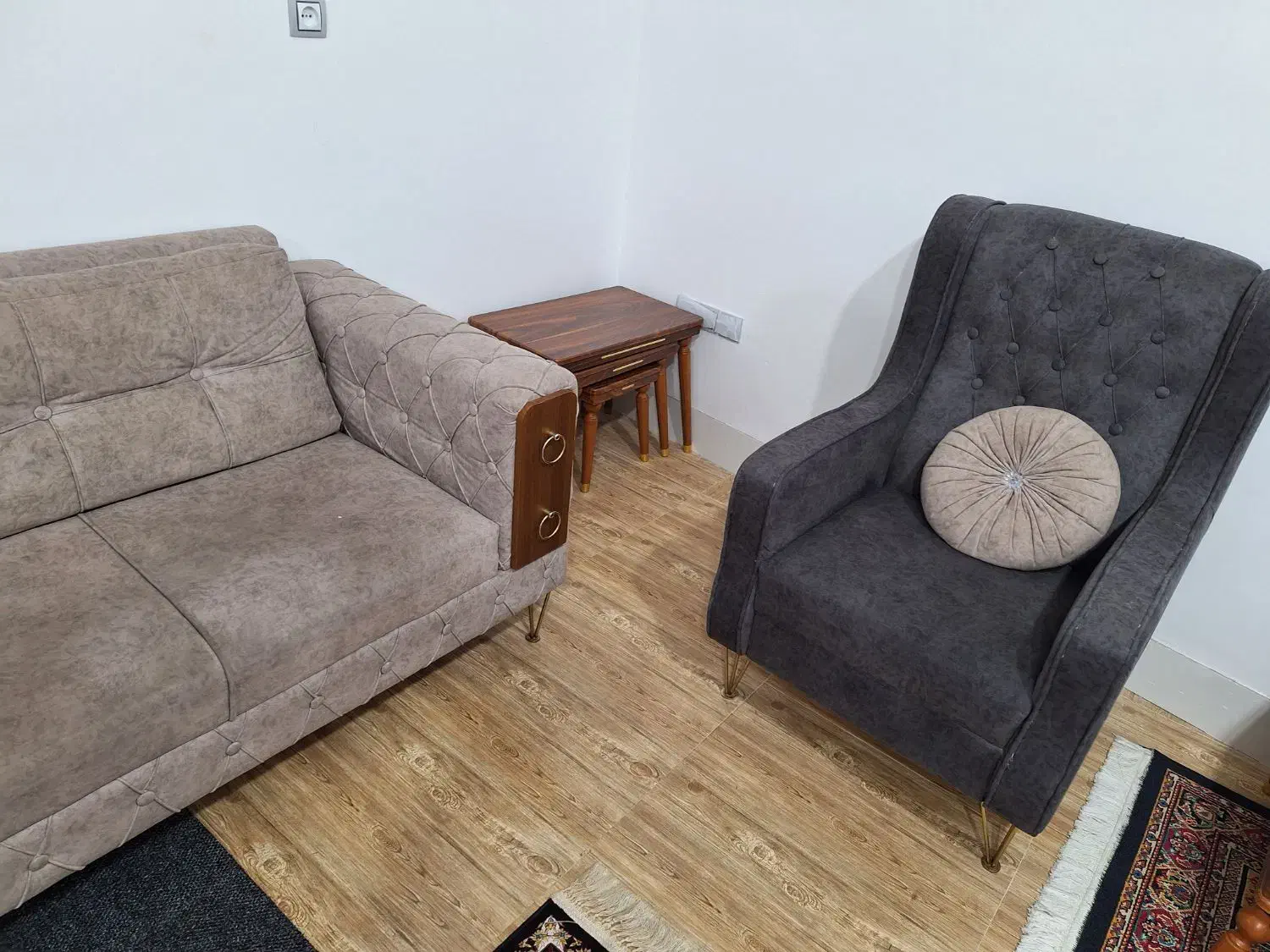 مبل|مبلمان خانگی و میز عسلی|بهمن صغاد, |دیوار