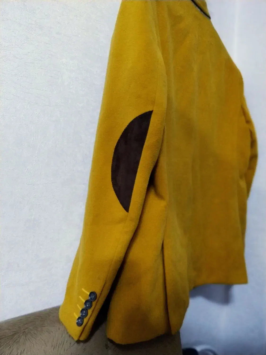 کت تک خوش رنگ|لباس|صدرا-فارس, فاز ۱|دیوار