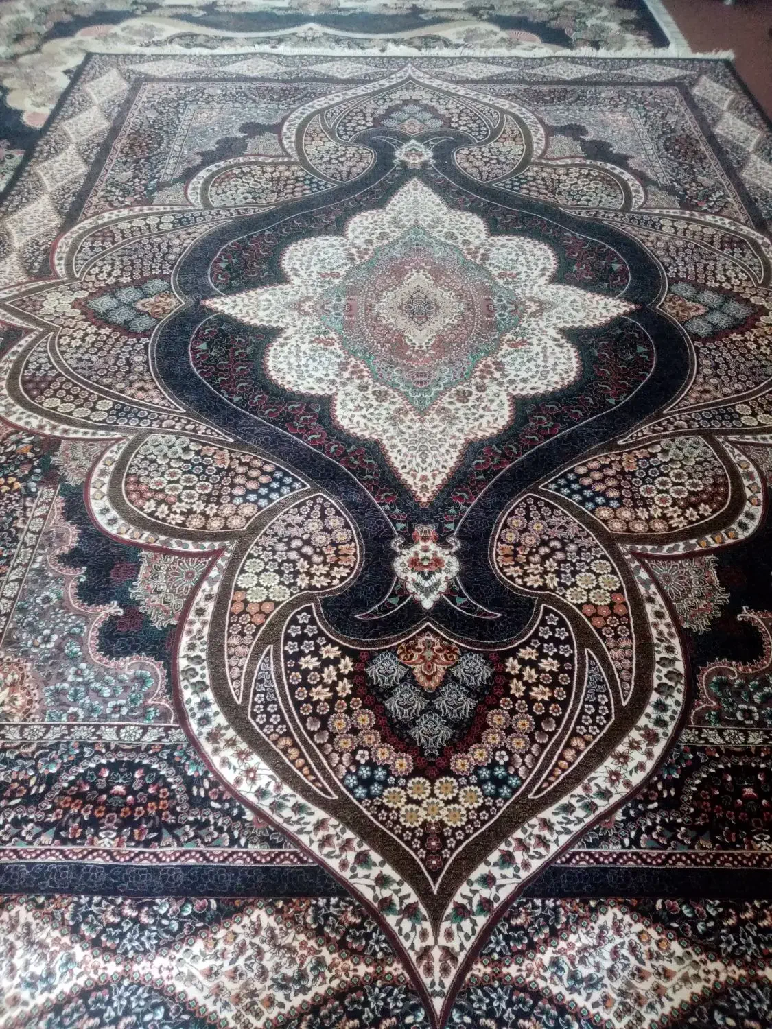 فرش 12 متری 700 شانه|فرش|گرگان, |دیوار