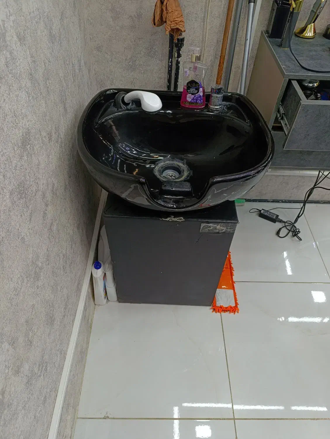 سرشور|آرایشگاه و سالن‌های زیبایی|کنگاور, |دیوار