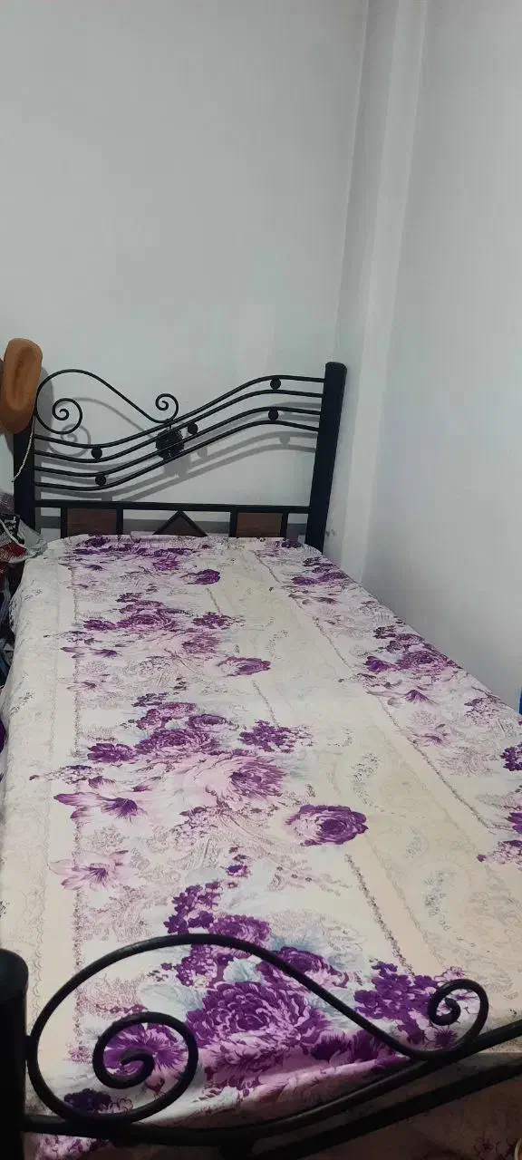 تخت ۱ نفره|تخت و سرویس خواب|لاهیجان, کوی خزر|دیوار