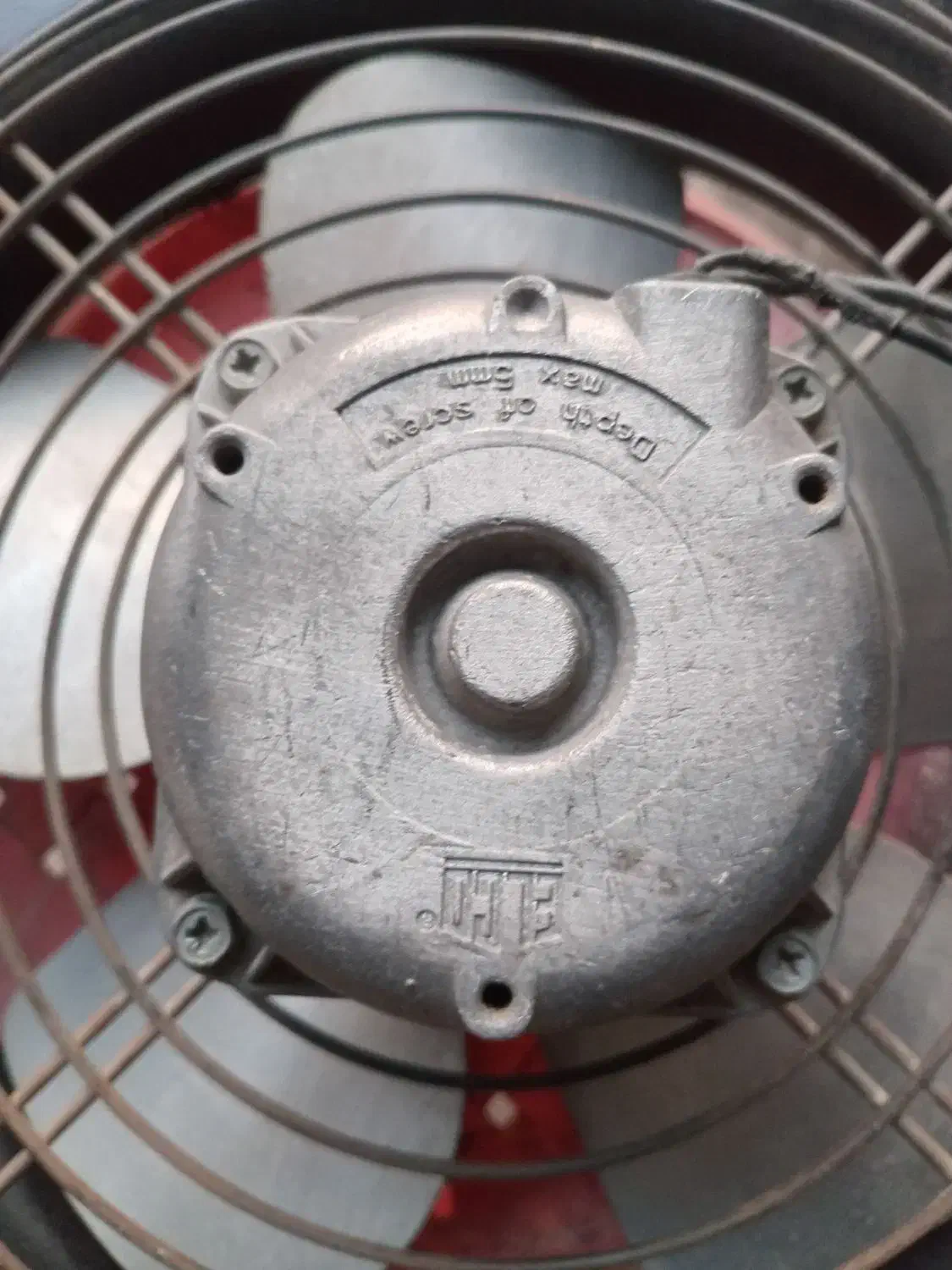 هوا کش|پنکه و تصفیه‌کنندهٔ هوا|خسروشاه, |دیوار