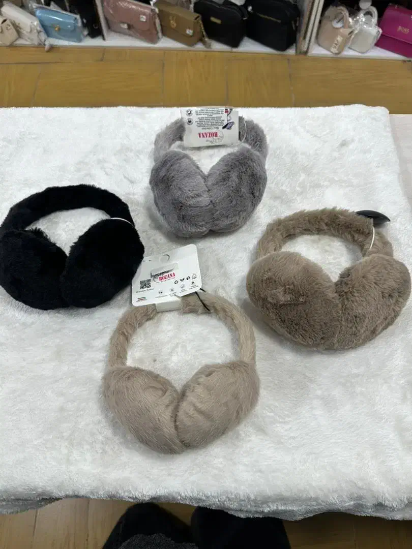 گوش گیر فقط ۱۹۰|لباس|بروجرد, |دیوار