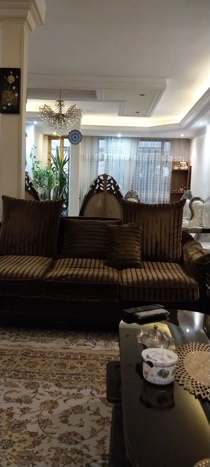 باسلام مبل ۷ نفره سالم جنس چوب روکش مخمل|مبلمان خانگی و میز عسلی|تهران, صد دستگاه|دیوار