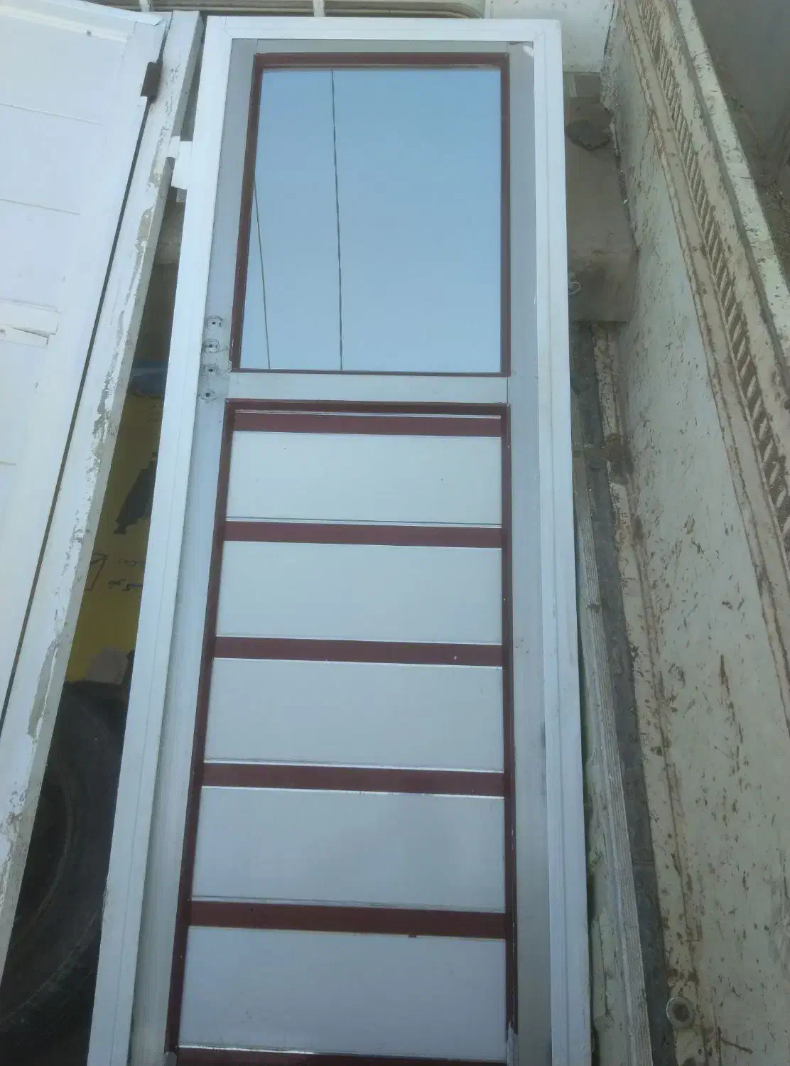 درب آلومینیومی سالم با چارچوب به قیمت ضایعات|مصالح و تجهیزات ساختمان|مشهد, نوید|دیوار