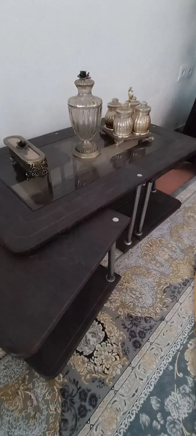 مبل در حد نو و گل میز|مبلمان خانگی و میز عسلی|فیروزآباد (فارس), |دیوار