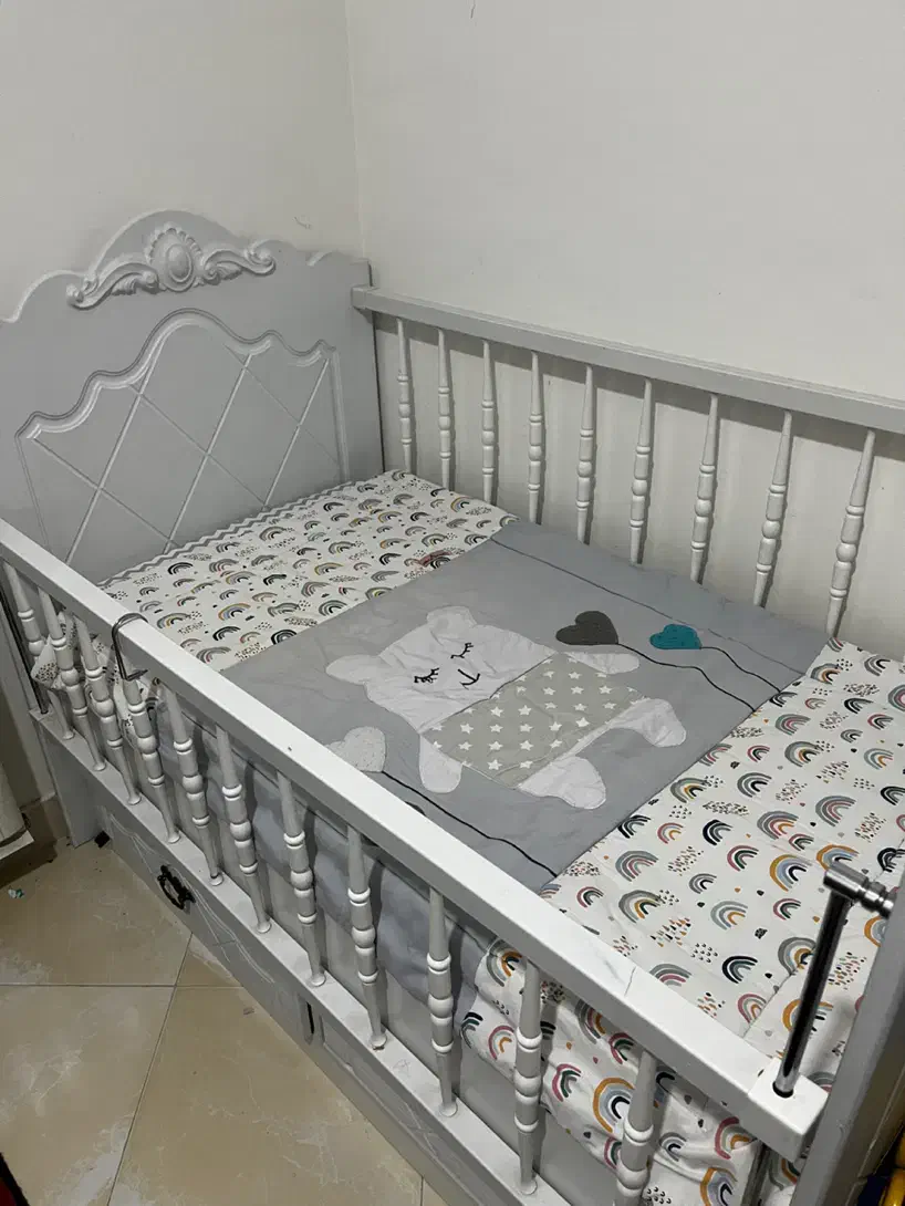 تخت کودک کاملا سالم و تمیز ، نی نی لای لای|تخت و صندلی بچه|محمدیه-قزوین, |دیوار