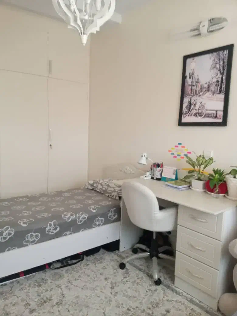 ۷۵متر دو خواب  پارکینگ انباری بالکن بسیار تمیز