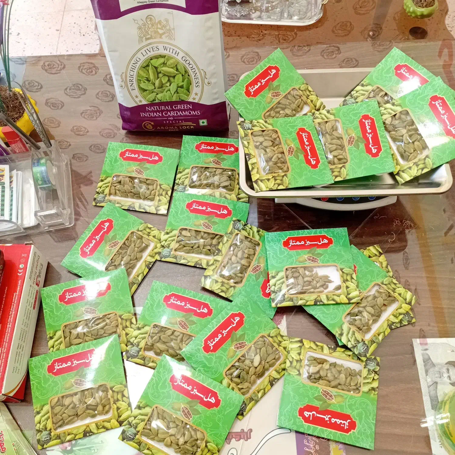 زعفران وخشکبار وزرشک....|خوردنی و آشامیدنی|نیمبلوک, |دیوار