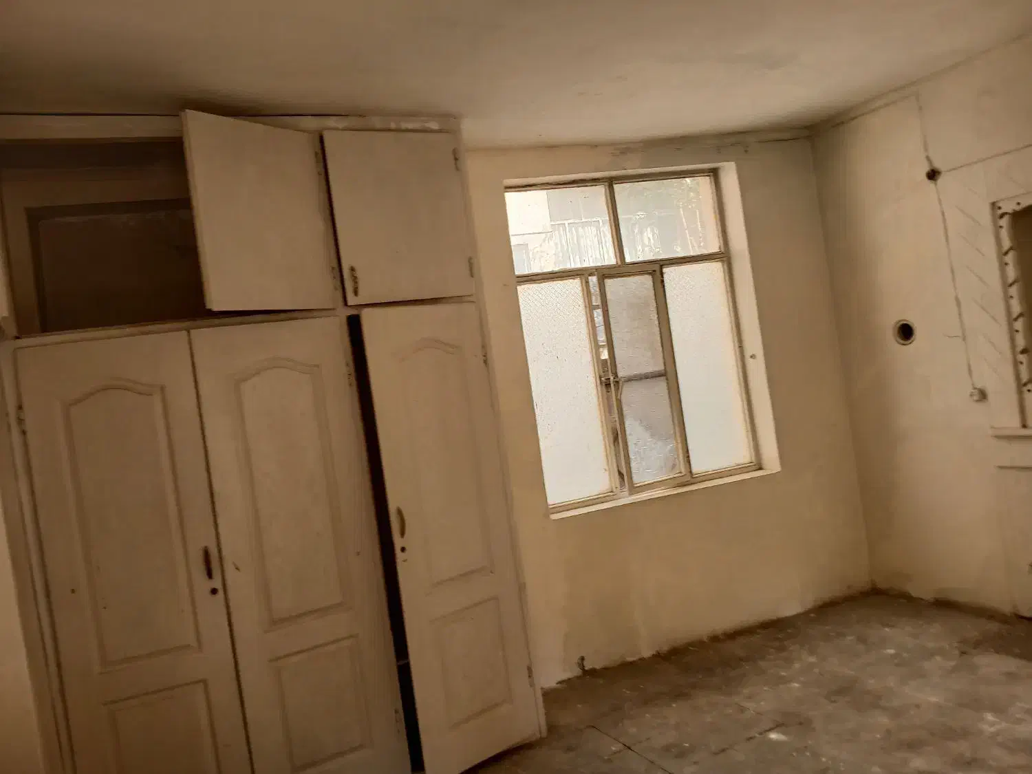 حیاط دربستی ۵۰متر ۲طبقه یک سرویس.تخلیه.