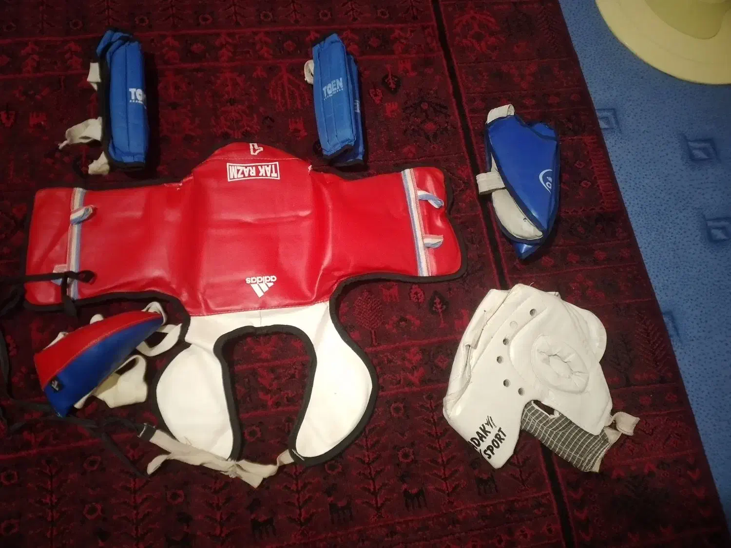 لباس ورزم آوران و تکواندو و هوگو و کمربند|تجهیزات ورزشی|سورک, |دیوار