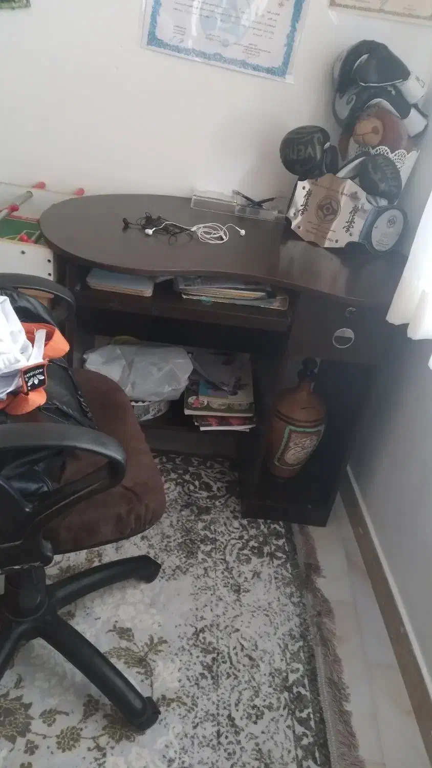 میز وصندلی|میز تحریر و کامپیوتر|بومهن, |دیوار