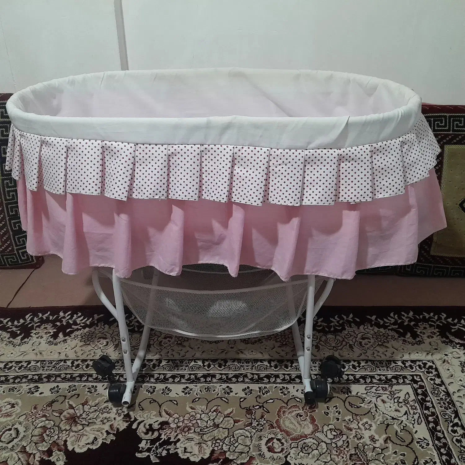 گهواره نوزاد|تخت و سرویس خواب|رشت, کوی حسینی|دیوار