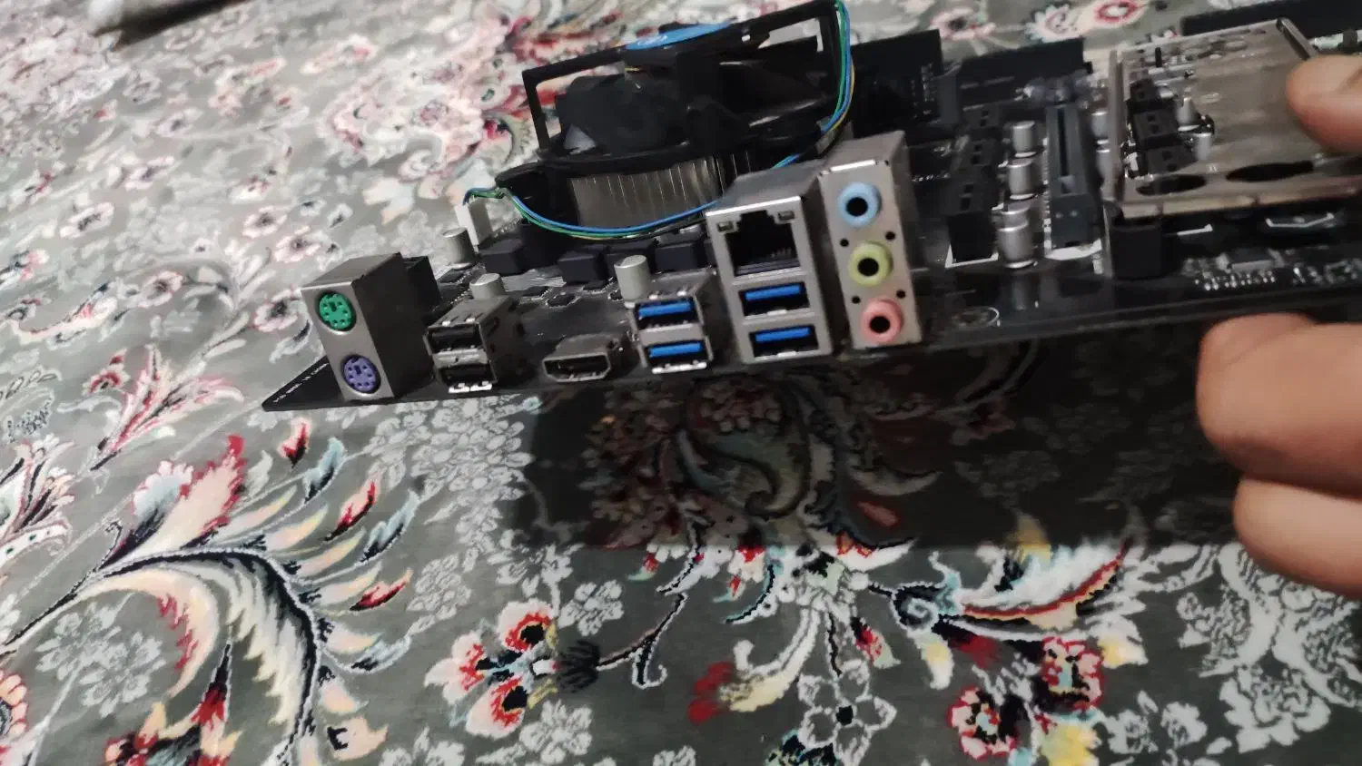 مادربرد|قطعات و لوازم جانبی رایانه|رباط‌کریم, رباط‌کریم|دیوار