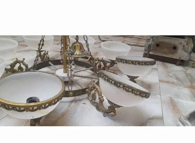 لوستر ۸ شاخه|لوستر و چراغ آویز|قم, شاه ابراهیم|دیوار