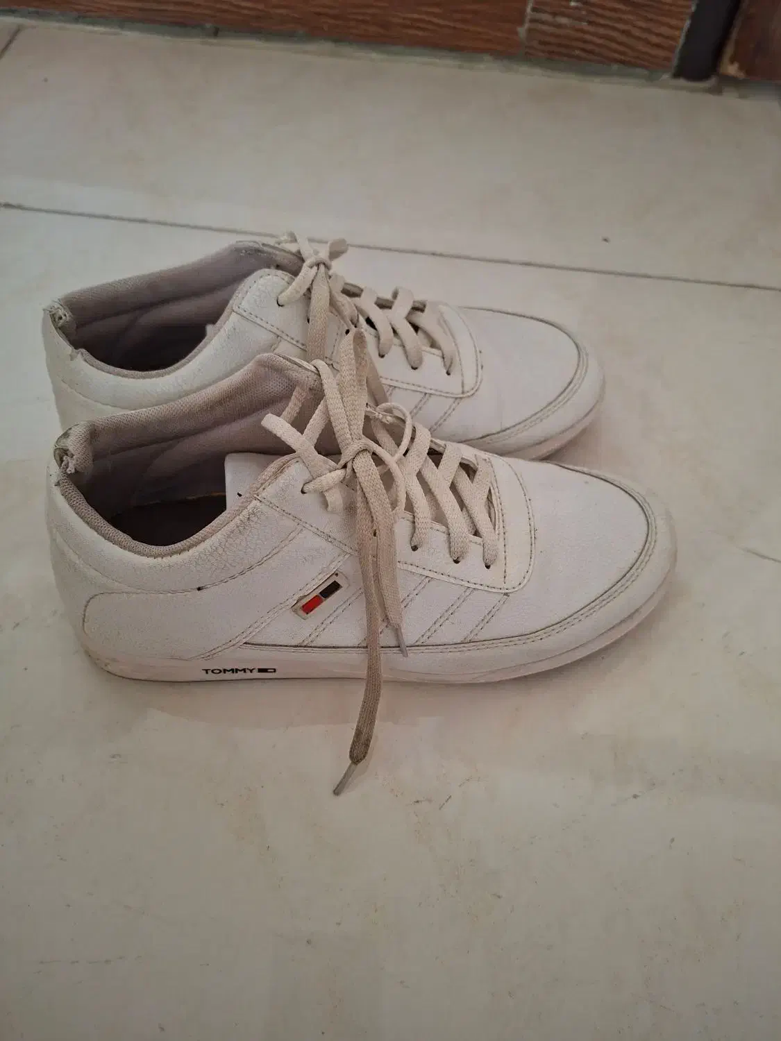 کفش و نیم بوت|کیف، کفش، کمربند|اصفهان, حصه جنوبی|دیوار