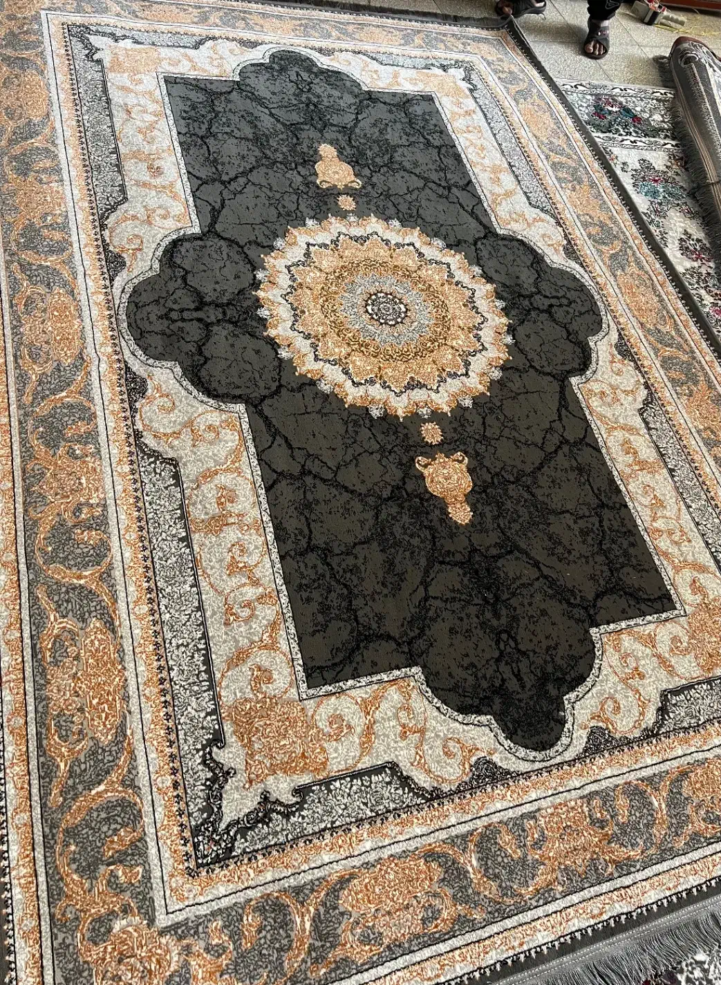 فروش فرش ۶.۹.۱۲ متری|فرش|لاهیجان, قیام|دیوار