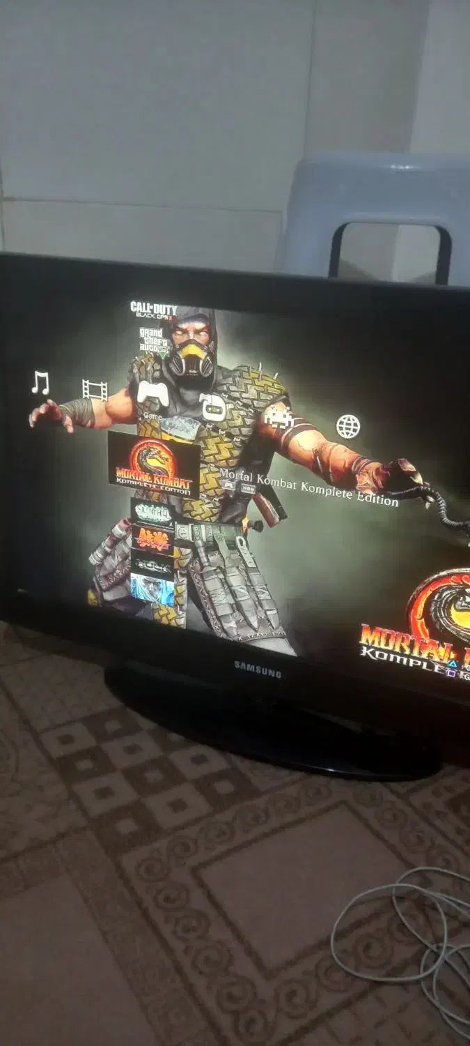 سلام خسته نباشید یک دستگاه سالم با چند تا بازی|کنسول، بازی ویدئویی و آنلاین|مشهد, كنويست|دیوار