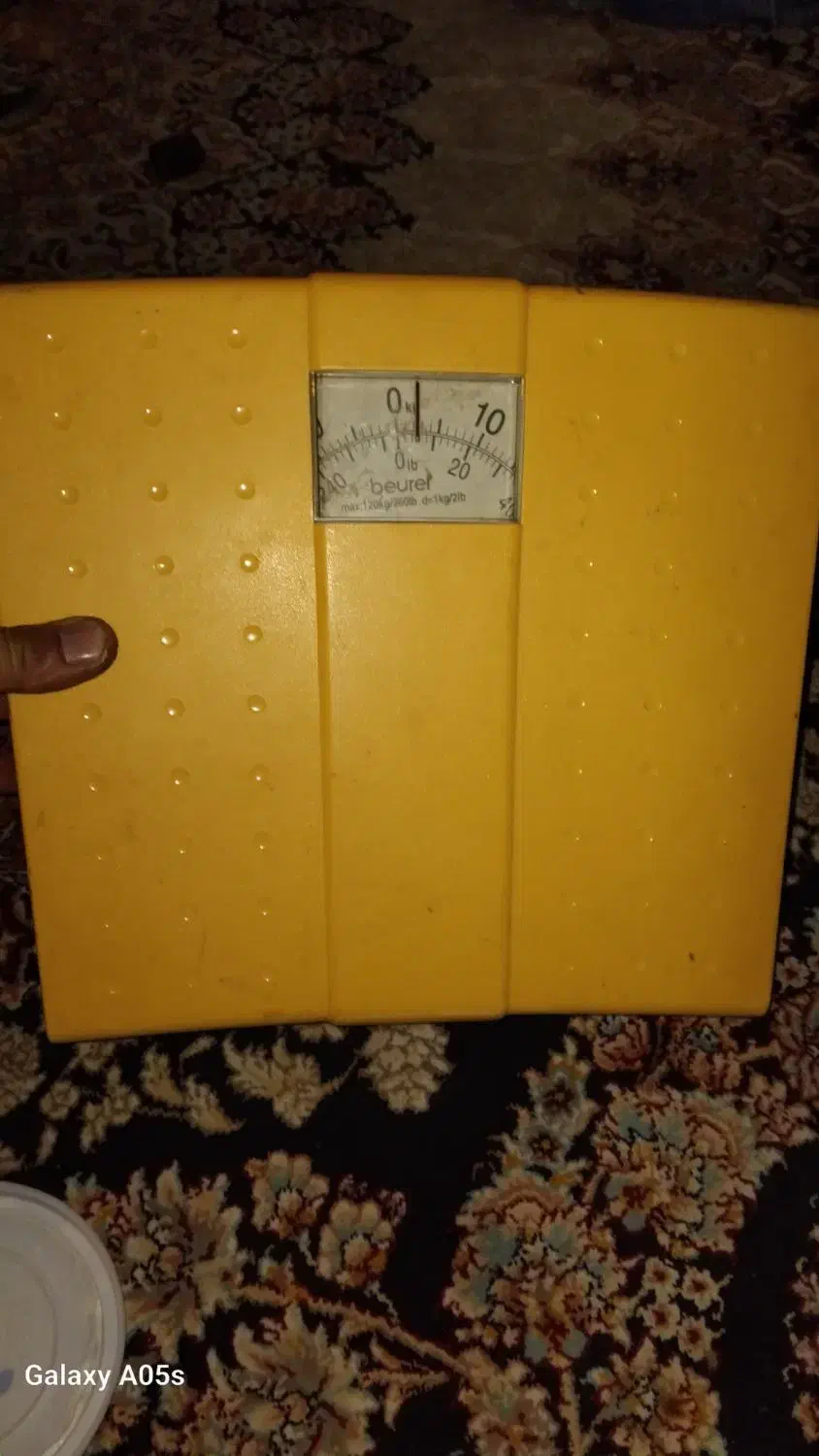 ترازوی وزن کشی سالم وخوشگل وخوش رنگ ومحکم وبادوام|تجهیزات ورزشی|رباطکریم, رباطکریم|دیوار