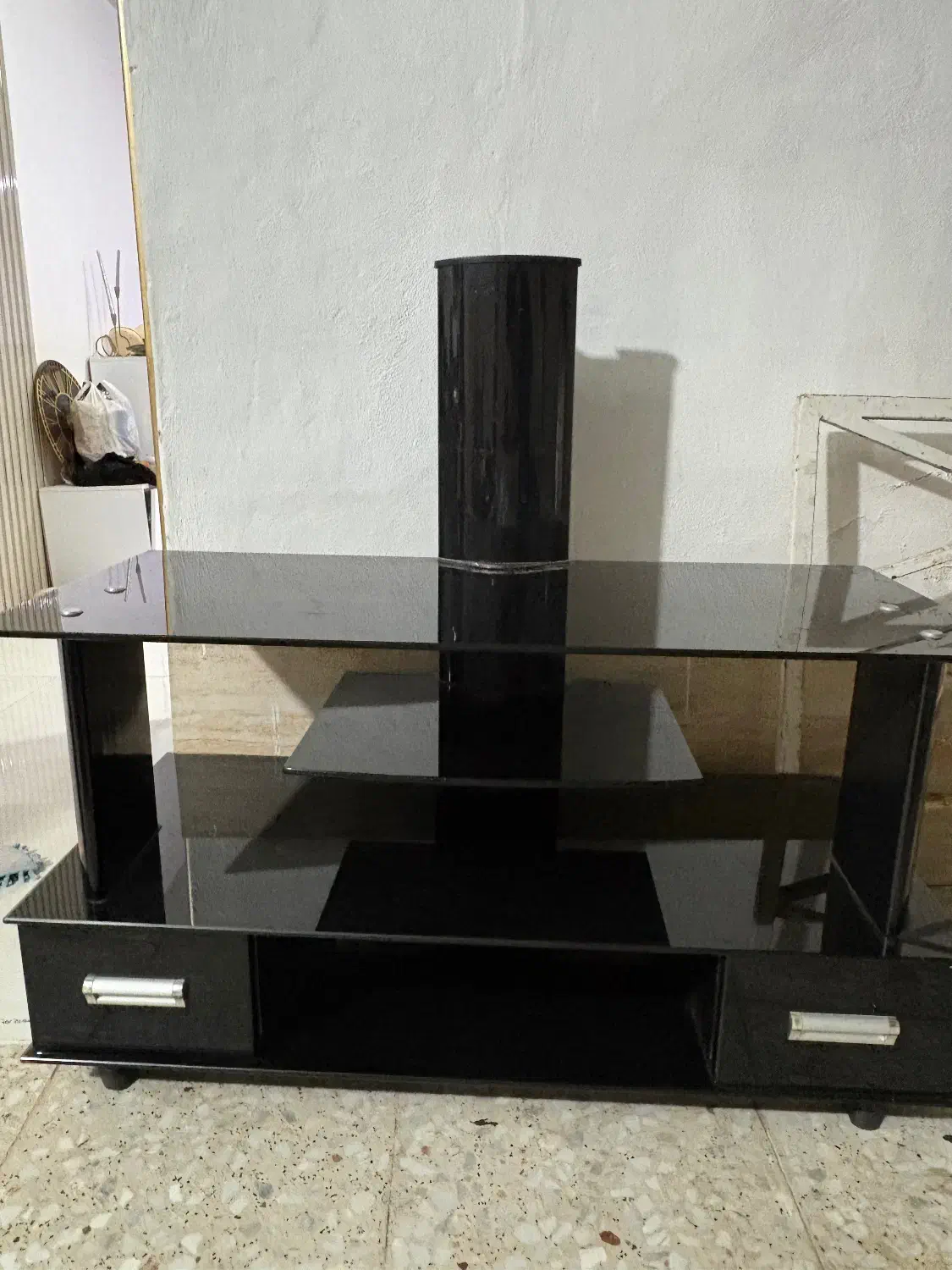 میز تلوزیون شیشه دودی تُرک|میز تلویزیون|رشت, رودباری|دیوار