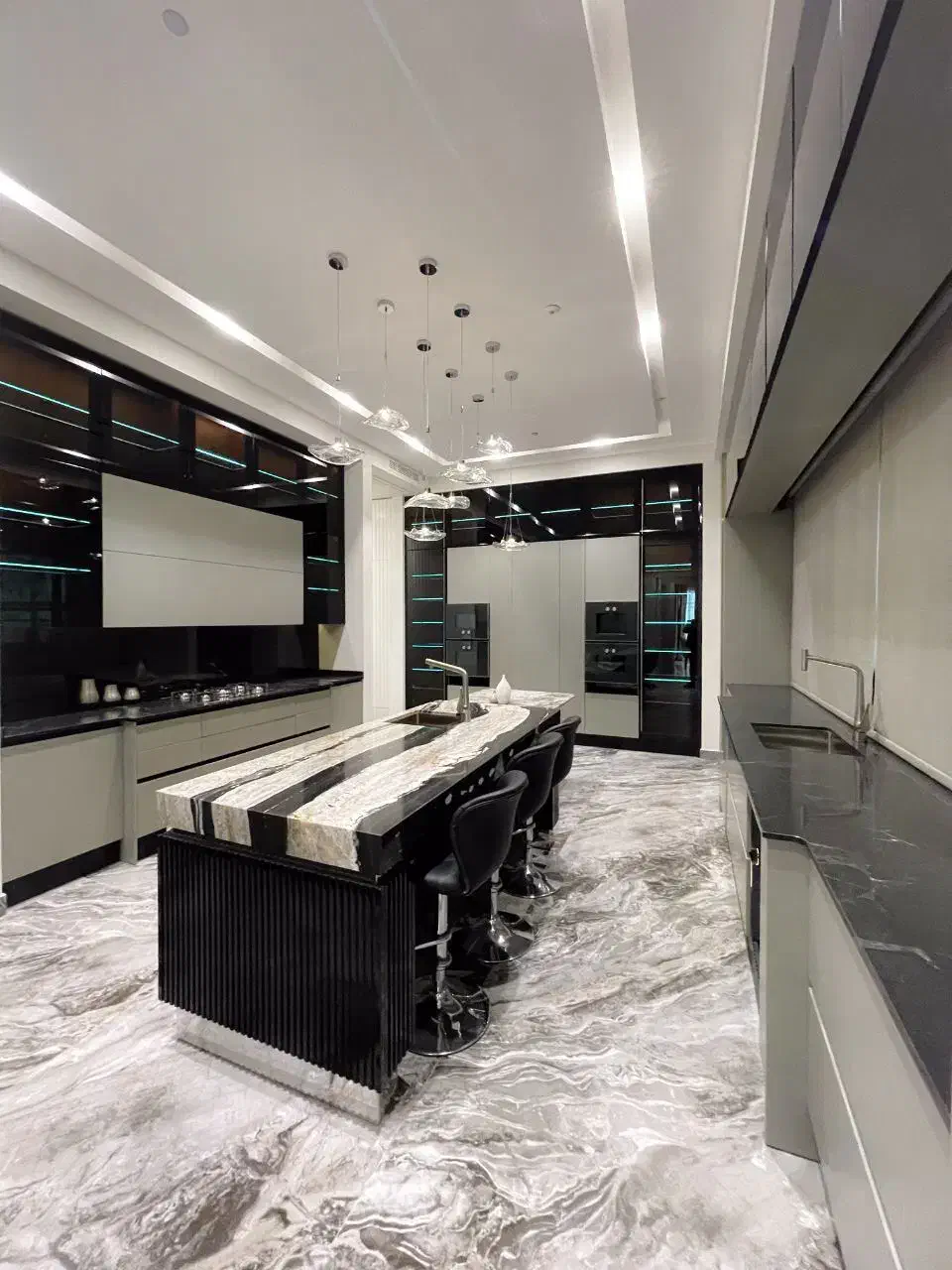 قلب زعفرانیه ۳۶۰ متر استخر داخل واحد|اجارهٔ آپارتمان|تهران, زعفرانیه|دیوار