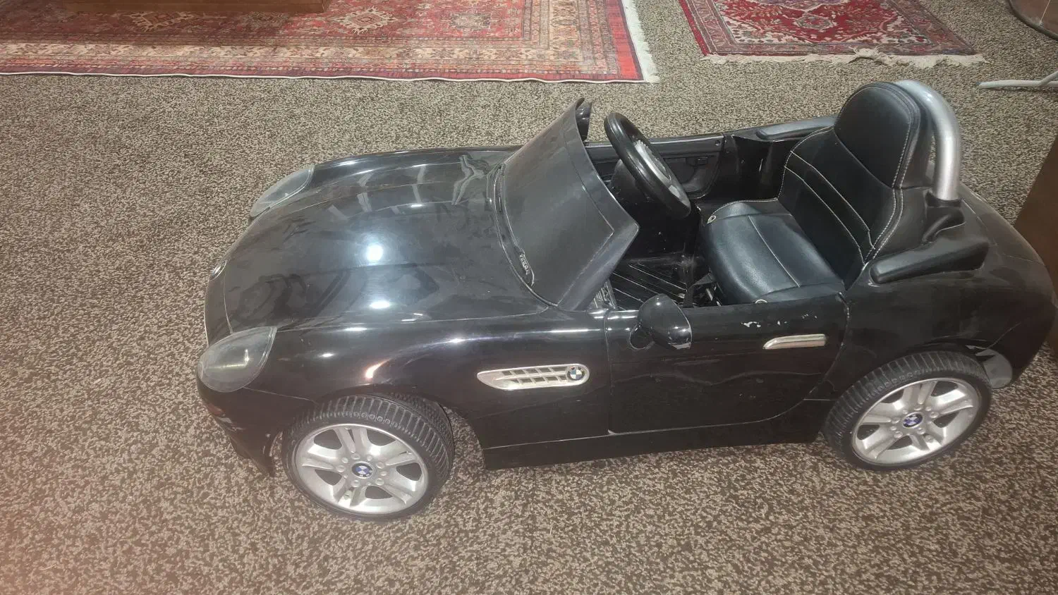 یک عدد ماشین سالم سالم فقط نیاز به باطری دارد|اسباب‌‌بازی|برازجان, |دیوار