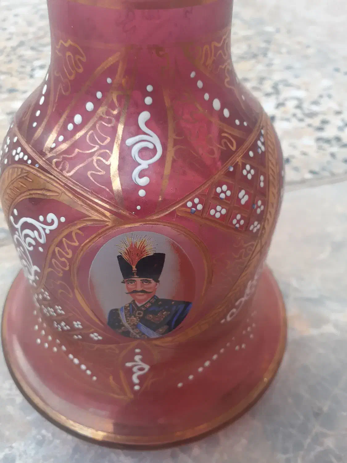 قلیون|کلکسیون اشیاء عتیقه|نجف‌آباد, قلعه سفید|دیوار