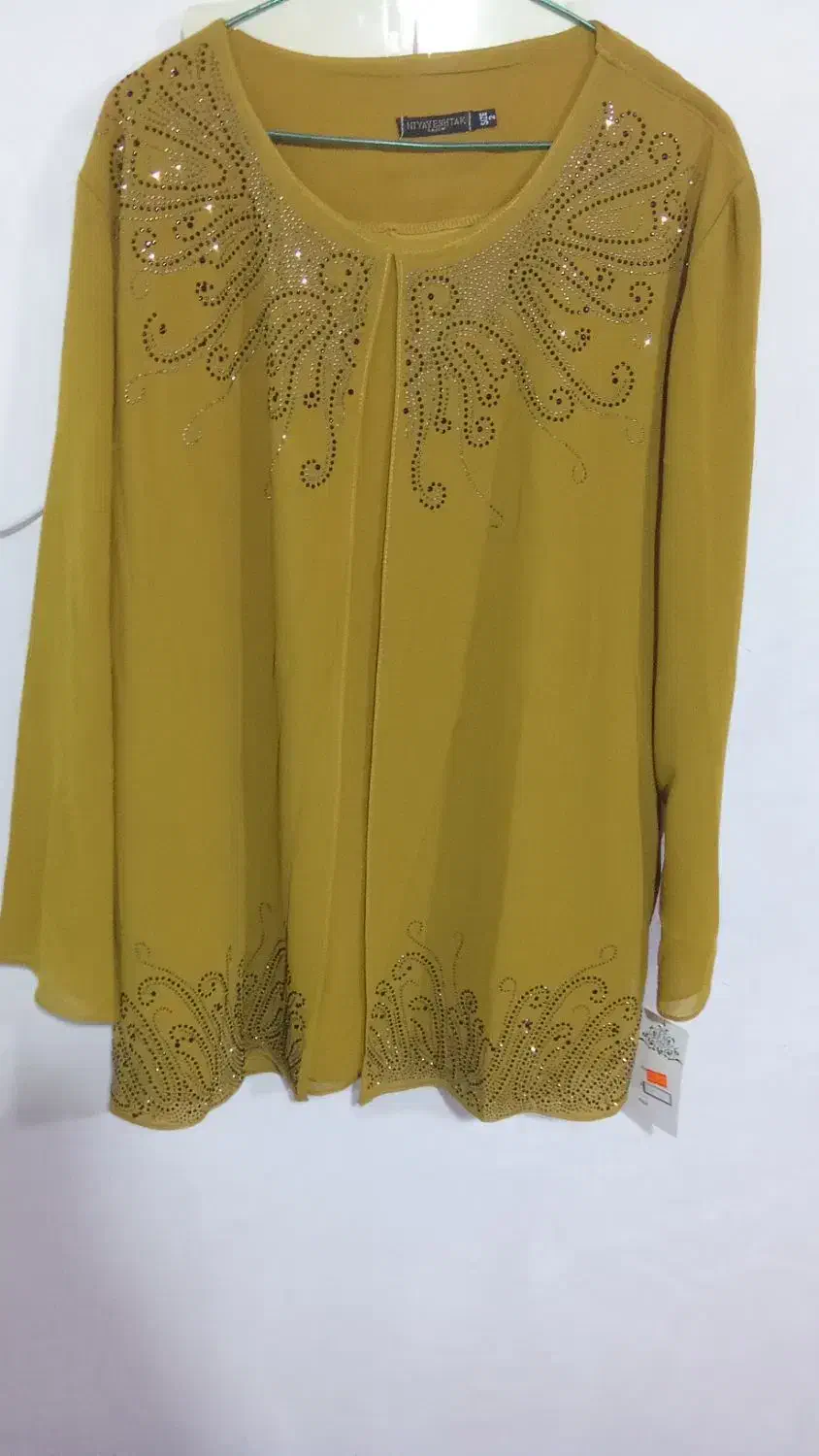 به علت جمع کردن مغازه لباس ها به فروش میرسد|لباس|بناب, |دیوار