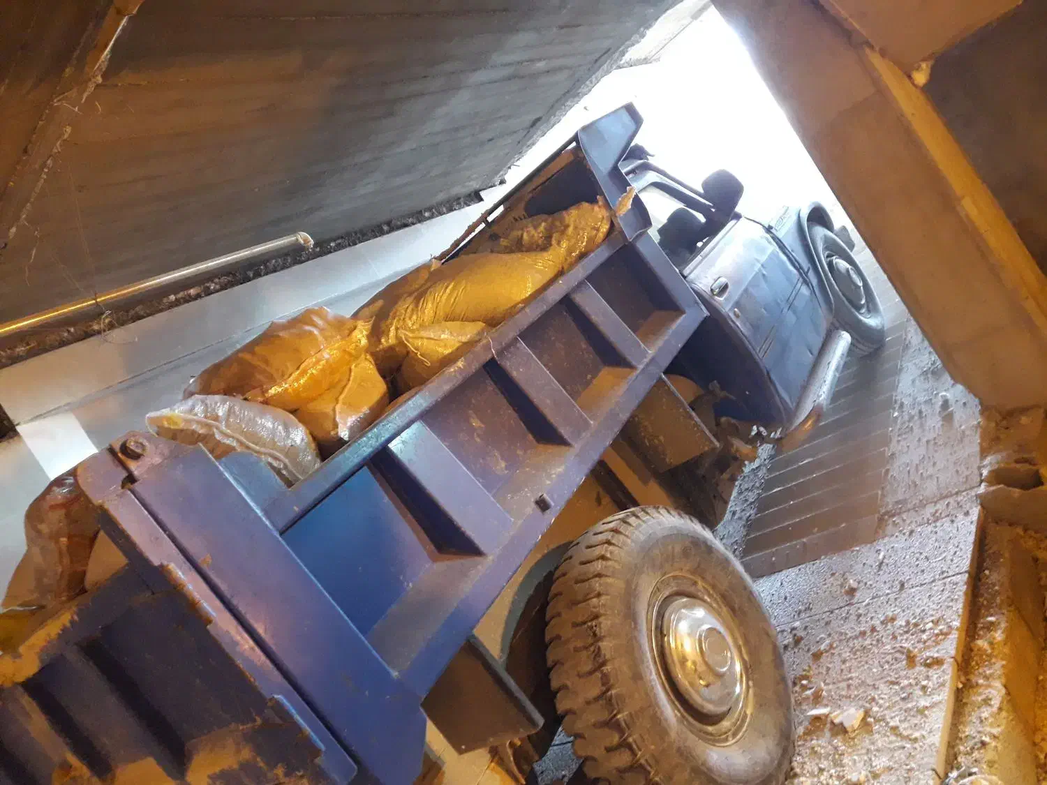 حمل وکنترات نخاله ومصالح ساختمانی در کمترین زمان|خدمات حمل و نقل|شیراز, طلاب|دیوار