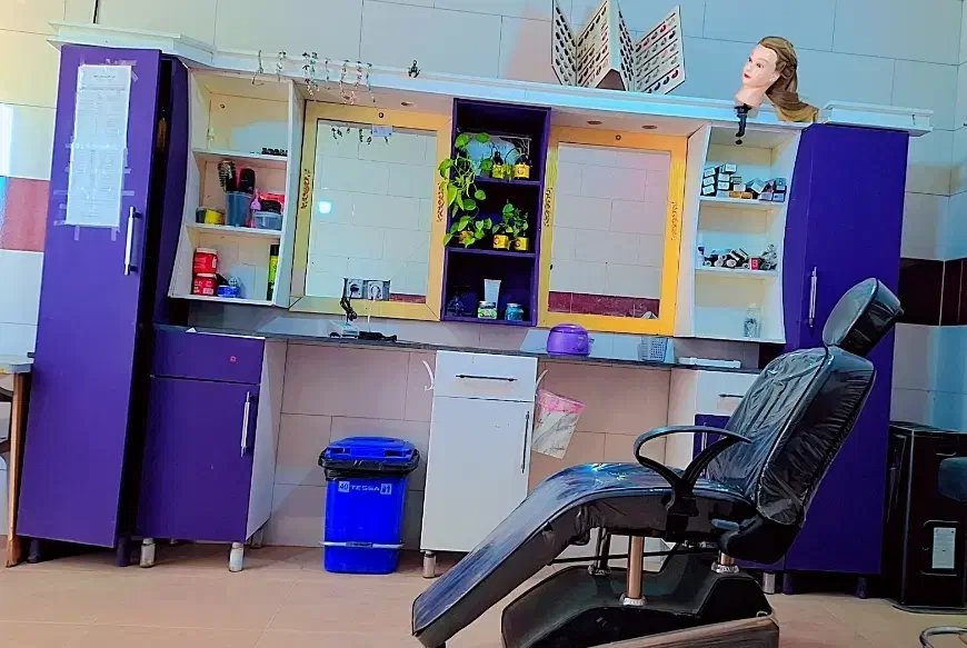 دکور آرایشگاه|آرایشگاه و سالن‌های زیبایی|ارسنجان, |دیوار